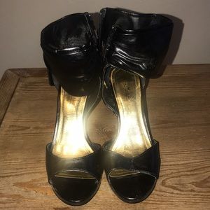 Bow back black stilettos